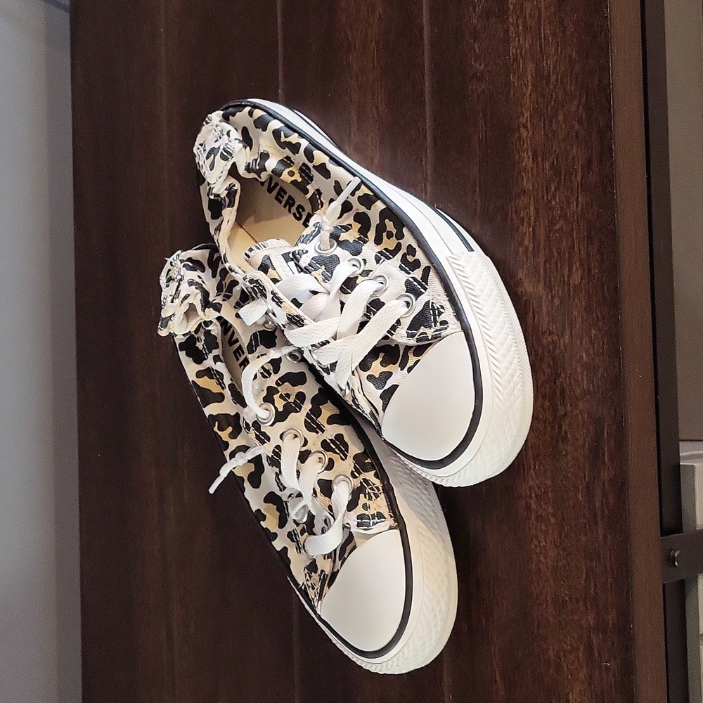 Converse size 7 perfect condition